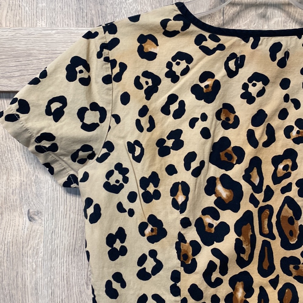 Big Leopard print Scrub top XS, Koi STRETCH brand by Kathy Peterson, Scrub Work - Picture 8 of 12